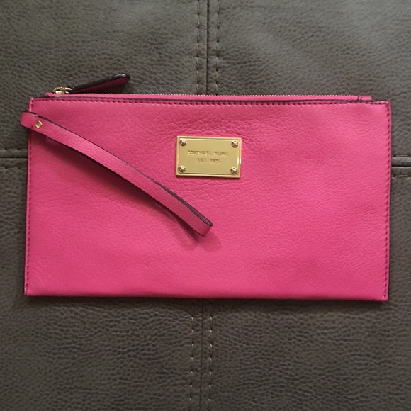 Michael Kors Pink Wristlet π - Picture 2 of 8
